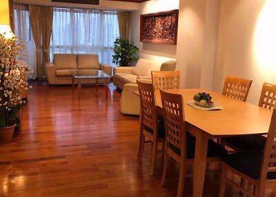 3 bed Condo in The Waterford Diamond Khlongtan Sub District C09650