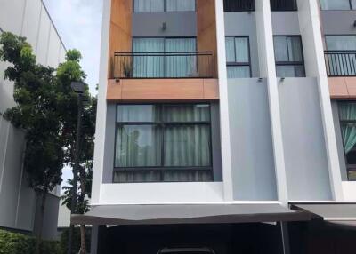 3 bed House in Arden Pattanakarn Suanluang Sub District H05362