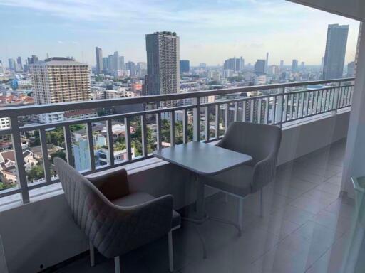 2 bed Condo in Sathorn Park Place Thungmahamek Sub District C09634