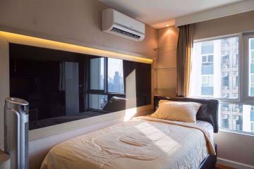 2 bed Condo in Belle Grand Rama 9 Huai Khwang Sub District C09620