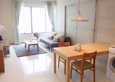 1 bed Condo in The Emporio Place Khlongtan Sub District C09609