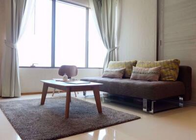 1 bed Condo in The Emporio Place Khlongtan Sub District C09609