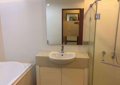 2 bed Condo in Siri Residence Khlongtan Sub District C09589