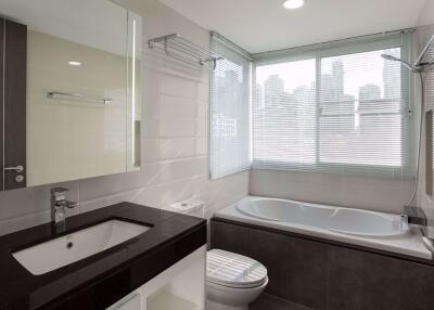 3 bed Condo in Aashiana Sukhumvit 26 Khlongtan Sub District C09585