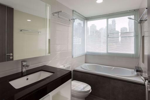 3 bed Condo in Aashiana Sukhumvit 26 Khlongtan Sub District C09585