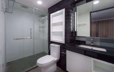 2 ห้องนอน, 2 ห้องน้ำ คอนโด ราคา ฿ 68,000/เดือน