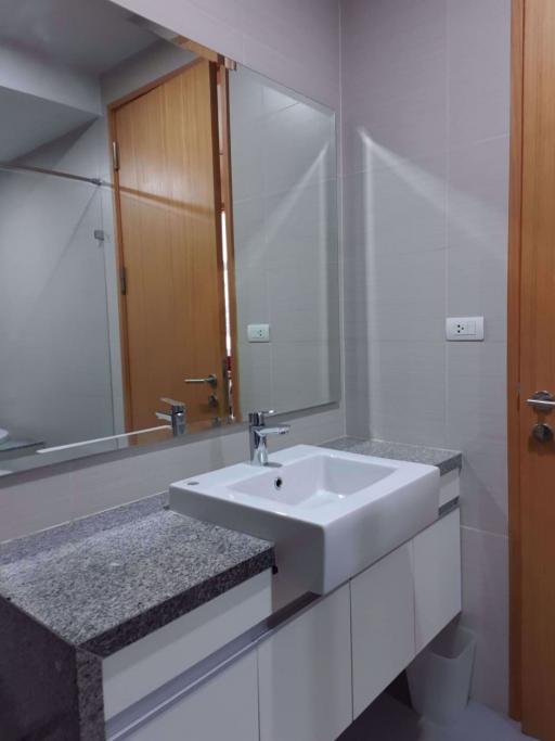 2 ห้องนอน, 2 ห้องน้ำ คอนโด ราคา ฿ 55,000/เดือน
