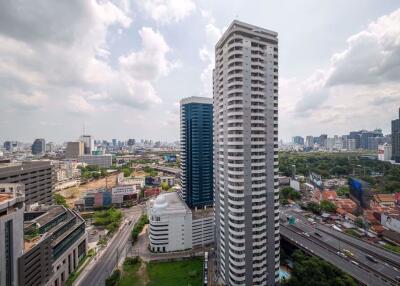 2 bed Condo in Life One Wireless Lumphini Sub District C09550