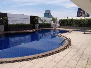 3 bed Condo in Renova Residence Chidlom Lumphini Sub District C09544