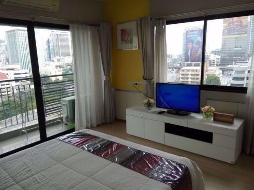 3 bed Condo in Renova Residence Chidlom Lumphini Sub District C09544