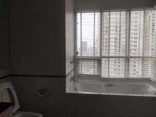 3 bed Condo in Urbana Sathorn Thungmahamek Sub District C09543