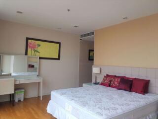 3 bed Condo in Urbana Sathorn Thungmahamek Sub District C09543