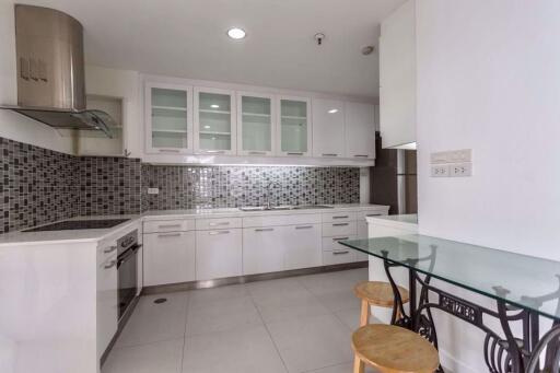 3 bed Condo in Fifty Fifth Tower Khlong Tan Nuea Sub District C09537