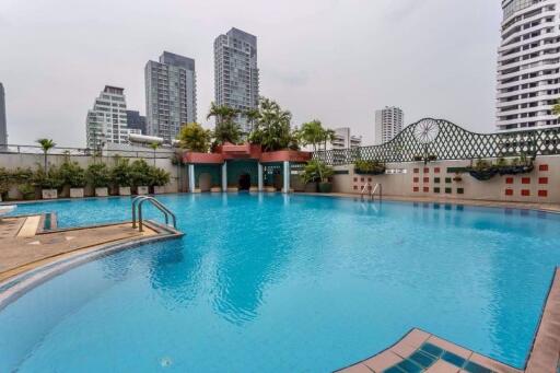 3 bed Condo in Fifty Fifth Tower Khlong Tan Nuea Sub District C09537