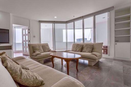 3 bed Condo in Fifty Fifth Tower Khlong Tan Nuea Sub District C09537