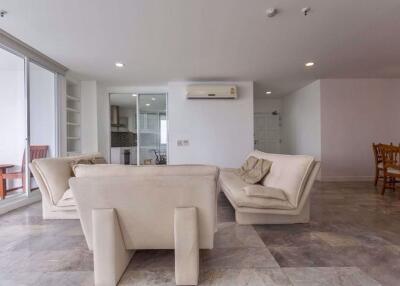 3 bed Condo in Fifty Fifth Tower Khlong Tan Nuea Sub District C09537