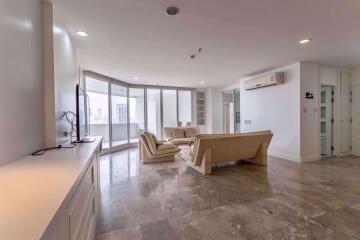 3 bed Condo in Fifty Fifth Tower Khlong Tan Nuea Sub District C09537