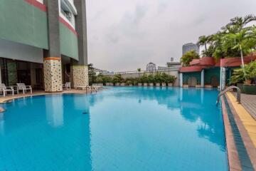 3 bed Condo in Fifty Fifth Tower Khlong Tan Nuea Sub District C09537