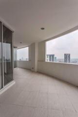 3 bed Condo in Fifty Fifth Tower Khlong Tan Nuea Sub District C09537