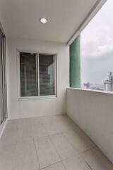 3 bed Condo in Fifty Fifth Tower Khlong Tan Nuea Sub District C09537