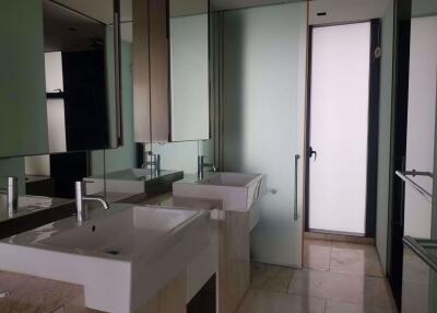 3 ห้องนอน, 3 ห้องน้ำ คอนโด ราคา ฿ 33,500,000