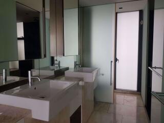 3 bed Condo in The Met Thungmahamek Sub District C09533