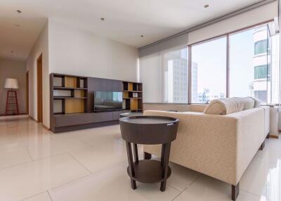 3 bed Condo in The Emporio Place Khlongtan Sub District C09531