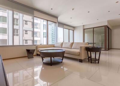 3 bed Condo in The Emporio Place Khlongtan Sub District C09531