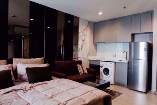 Studio bed Condo in Rhythm Sukhumvit 36-38 Phra Khanong Sub District C09525