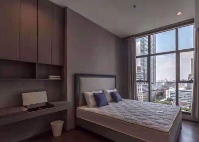 1 bed Condo in The Diplomat Sathorn Silom Sub District C09505