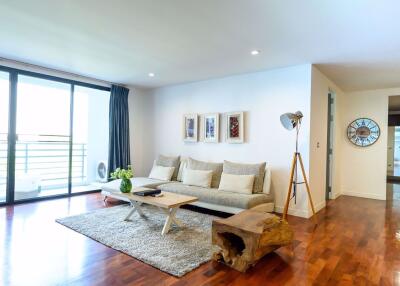 3 bed Condo in Benviar Tonson Residence Lumphini Sub District C09486