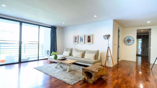 3 bed Condo in Benviar Tonson Residence Lumphini Sub District C09486