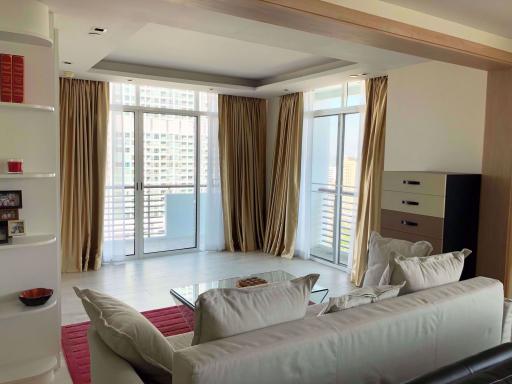 2 bed Condo in Le Monaco Residence Ari Samsennai Sub District C09471