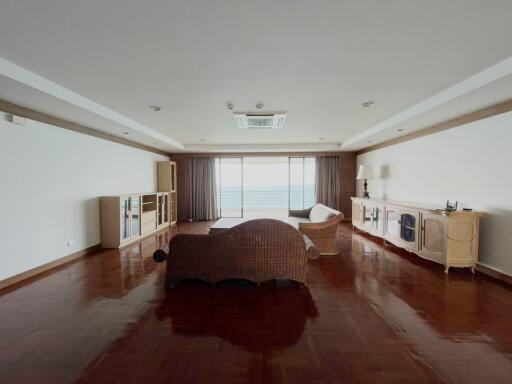 Royal Cliff Sea Views Condo for Sale in Pattaya