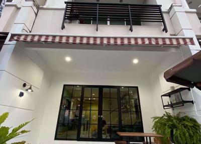 3 bed House in Baan Klang Muang Urbanion Sukhumvit 113 Samrong Nuea Sub District H05358