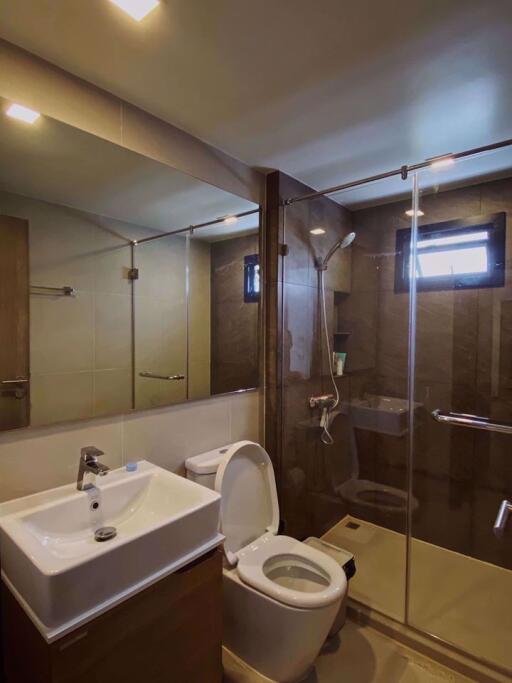 2 bed Condo in Maestro 02 Ruamrudee Lumphini Sub District C09419