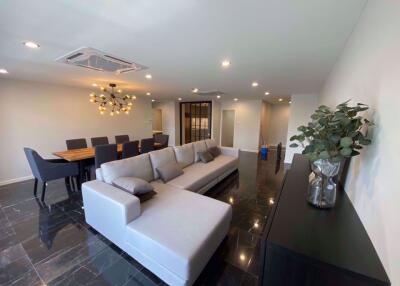 3 bed Condo in The Waterford Park Sukhumvit 53 Khlong Tan Nuea Sub District C09394