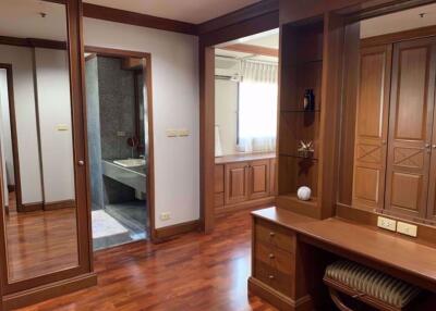 3 bed Condo in GP Grande Tower Khlong Toei Nuea Sub District C09388