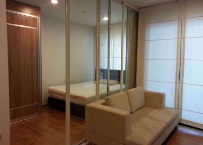 1 bed Condo in The Vertical Aree Samsennai Sub District C09372