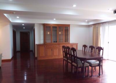 3 bed Condo in Nagara Mansion Lumphini Sub District C09348