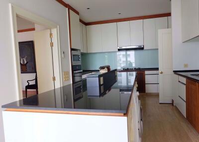 3 bed Condo in Pimarn Mansion Thungmahamek Sub District C09341