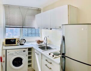 2 bed Condo in Life @ Sathorn 10 Silom Sub District C09339