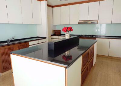 3 bed Condo in Pimarn Mansion Thungmahamek Sub District C09335