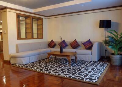 2 bed Condo in 33 Residence Khlong Tan Nuea Sub District C09321
