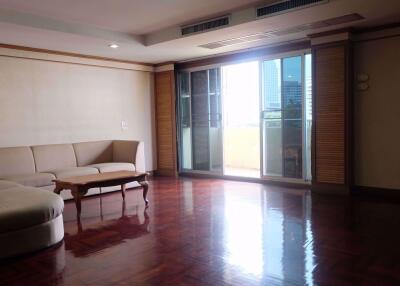 2 bed Condo in 33 Residence Khlong Tan Nuea Sub District C09318