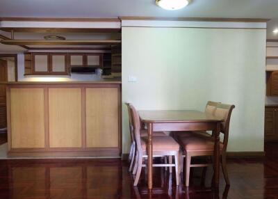 2 bed Condo in 33 Residence Khlong Tan Nuea Sub District C09318