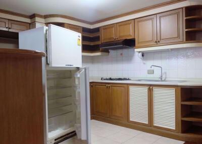 2 bed Condo in 33 Residence Khlong Tan Nuea Sub District C09318