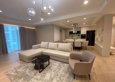 3 bed Condo in Nusasiri Grand Phra Khanong Sub District C09312