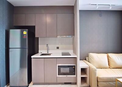 Studio bed Condo in RHYTHM Ekkamai Khlong Tan Nuea Sub District C09307