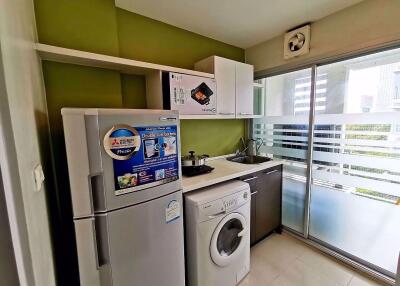 2 bed Condo in The Room Sukhumvit 79 Phrakhanongnuea Sub District C09297